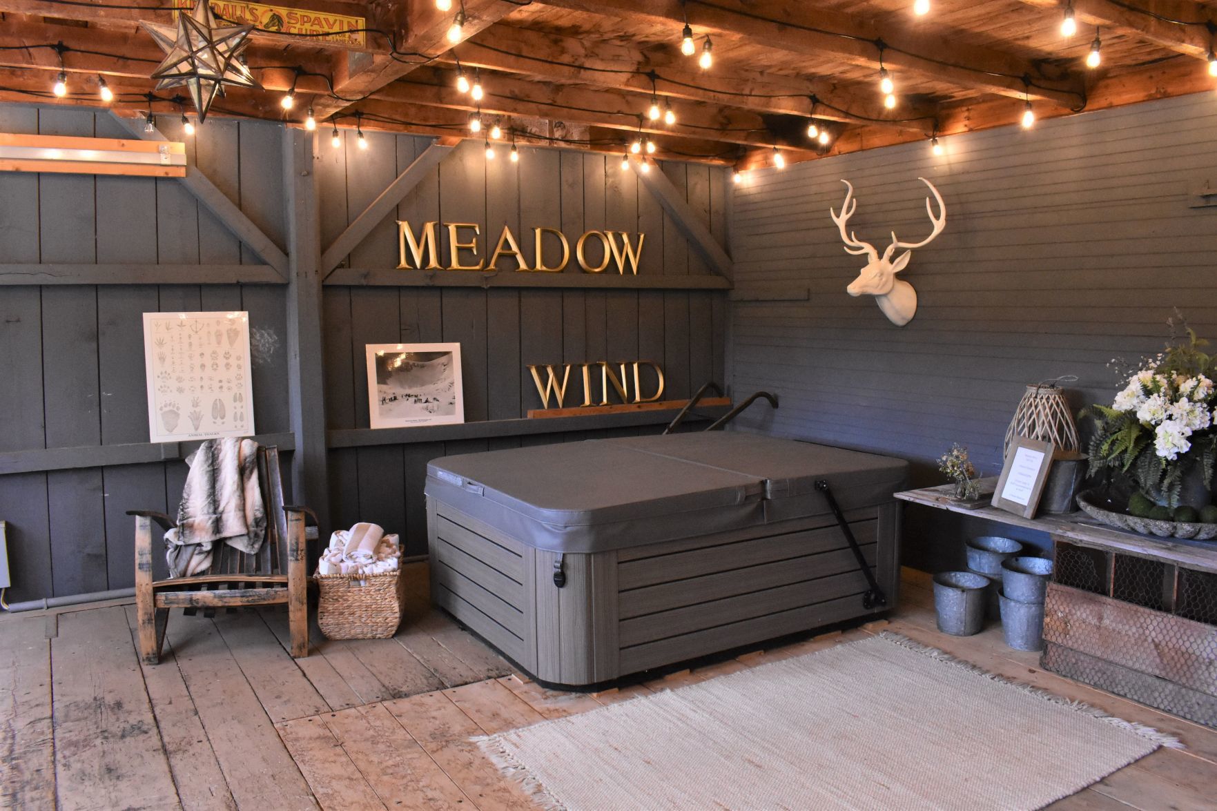 Hot tub at Meadow Wind